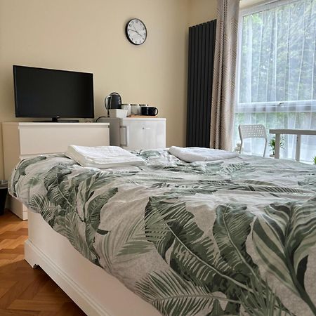 Wembley Stadium Large Double Room Лондон Экстерьер фото
