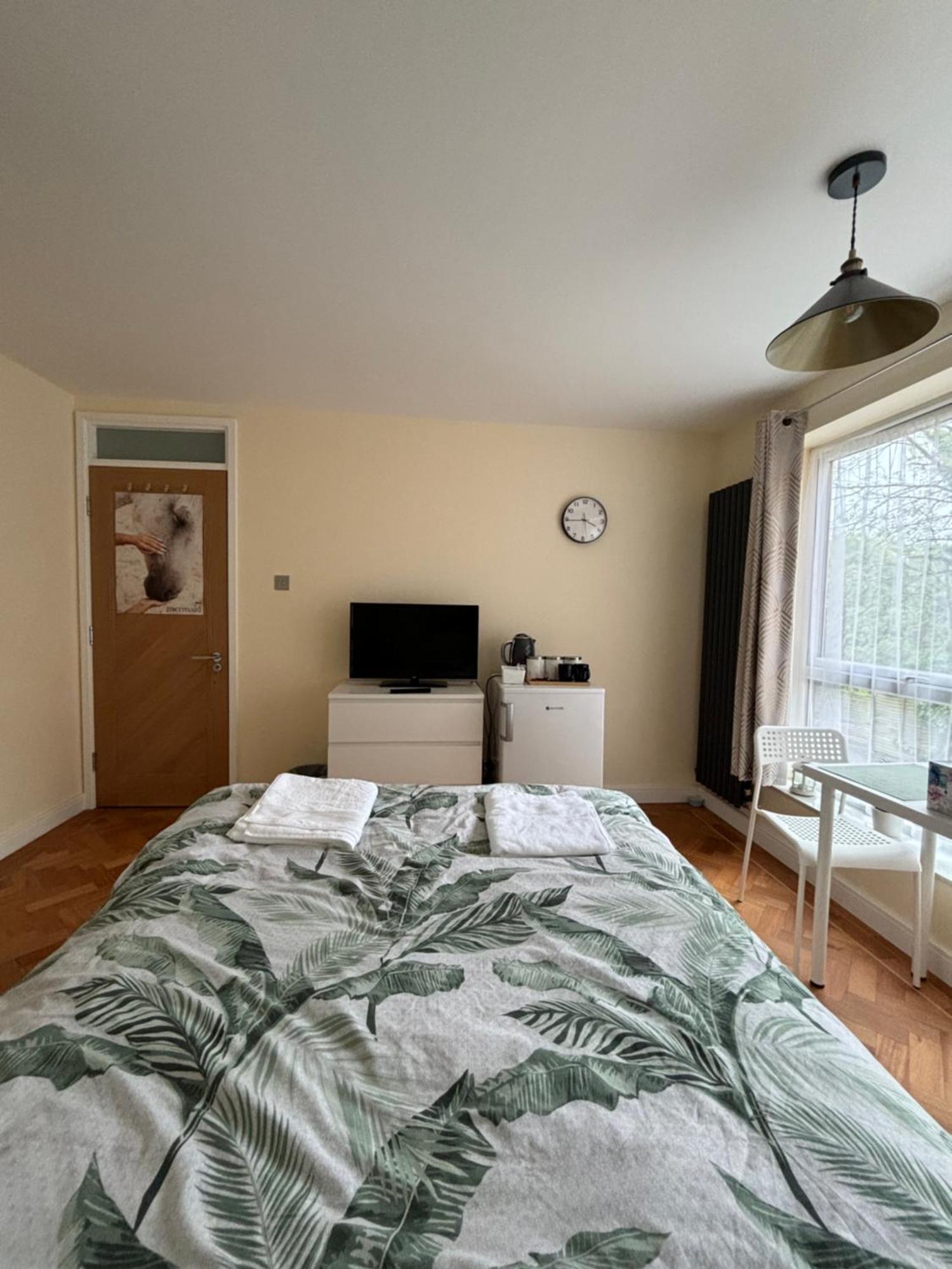 Wembley Stadium Large Double Room Лондон Экстерьер фото