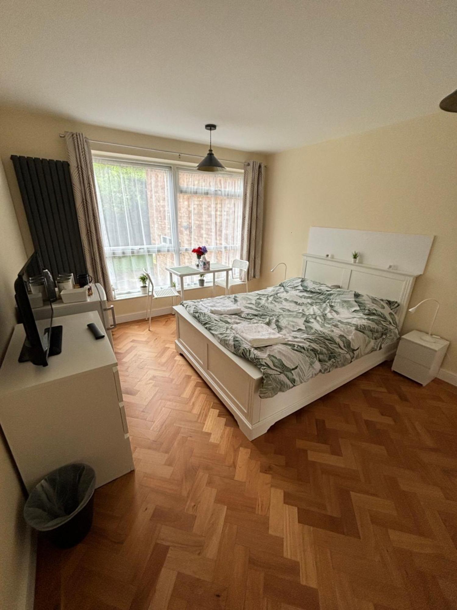 Wembley Stadium Large Double Room Лондон Экстерьер фото