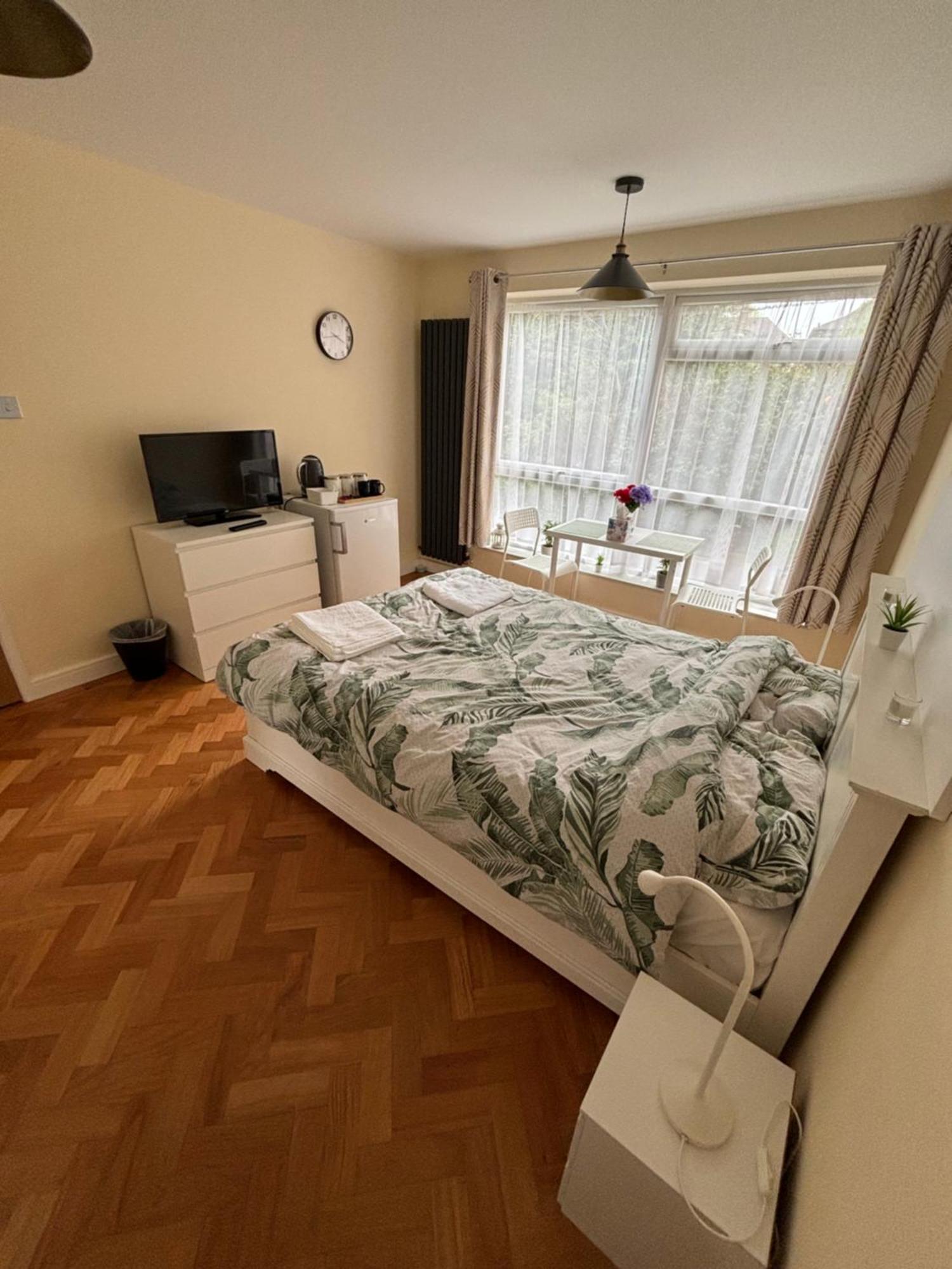 Wembley Stadium Large Double Room Лондон Экстерьер фото