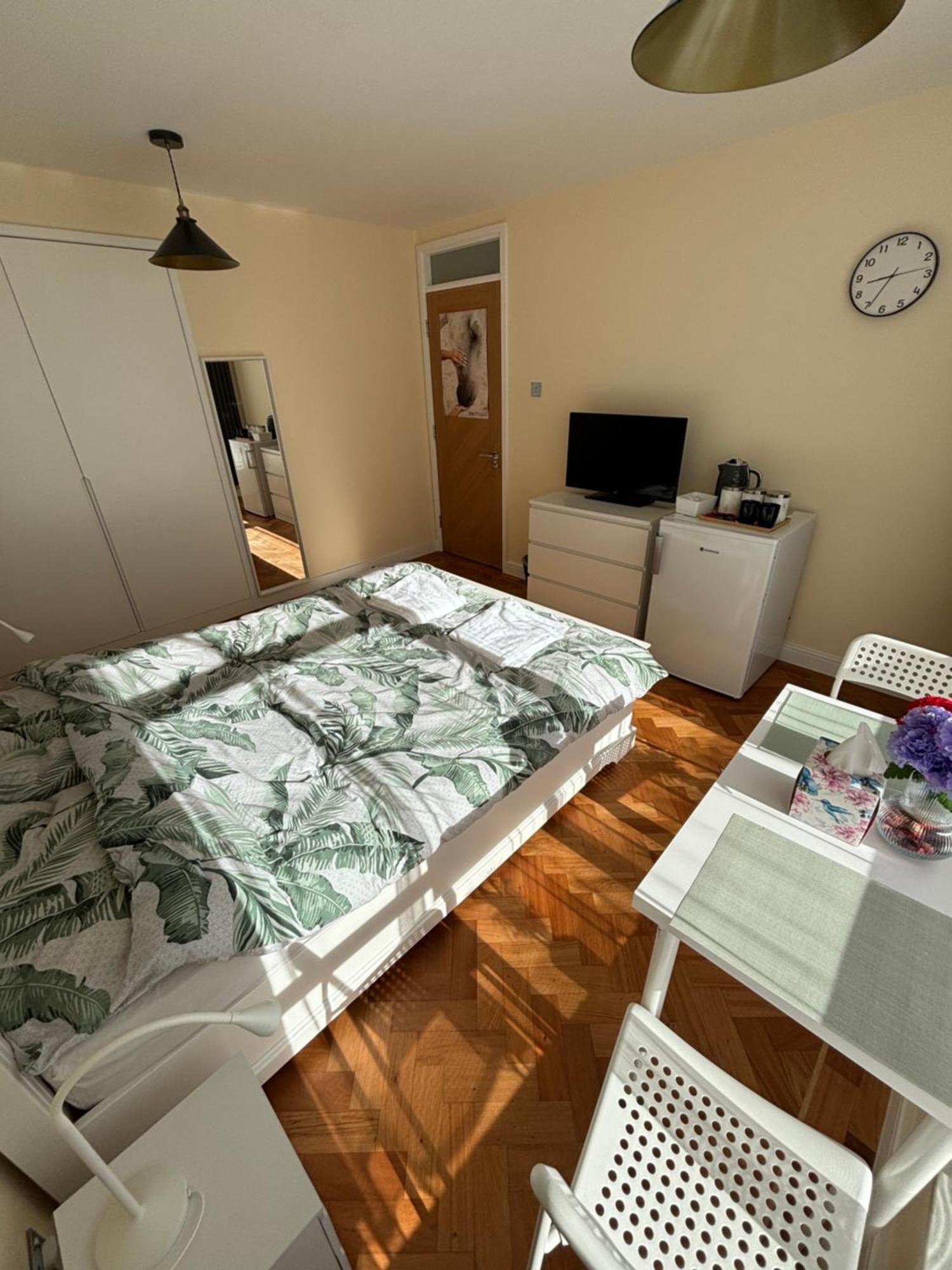 Wembley Stadium Large Double Room Лондон Экстерьер фото